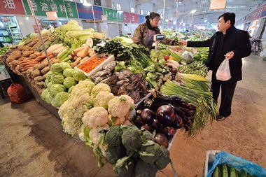 上周食用農產品價格小幅上漲，商務部監測顯示市場平穩運行